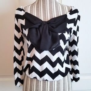 Living Doll Crop Zig-Zag Bow Top. Size S